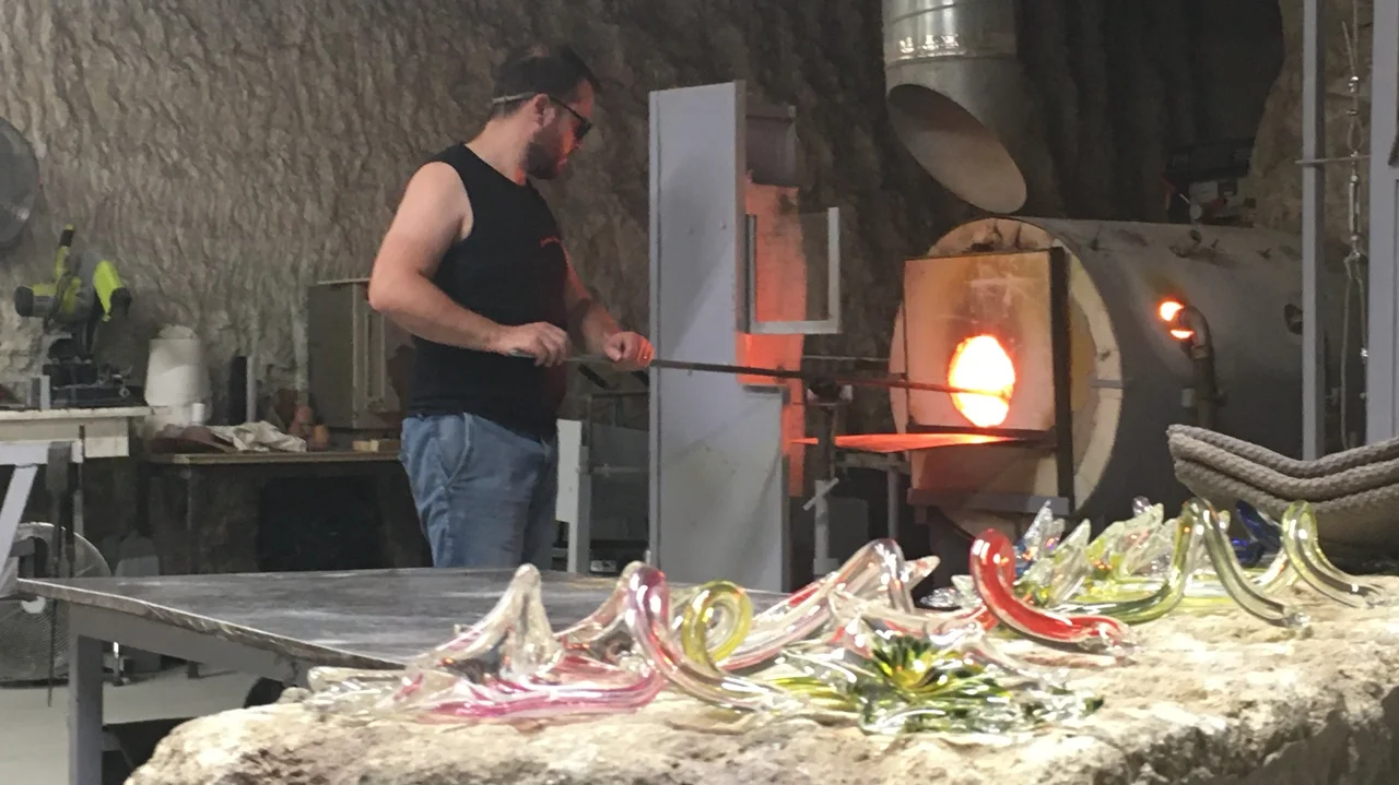 Lire la suite à propos de l’article Dans l&rsquo;antre du verrier d&rsquo;art de Chargé en Val d&rsquo;Amboise